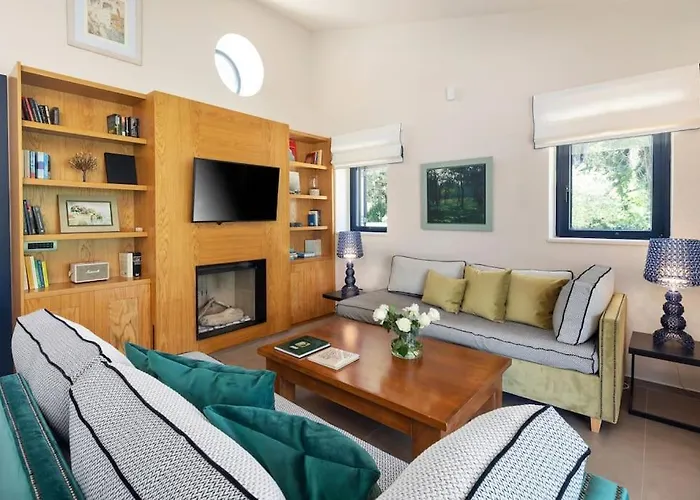 Theolia Гоувия