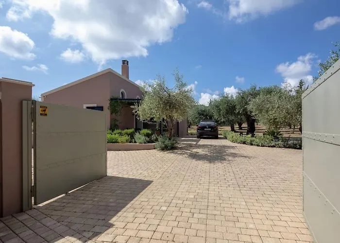 Вилла Theolia *